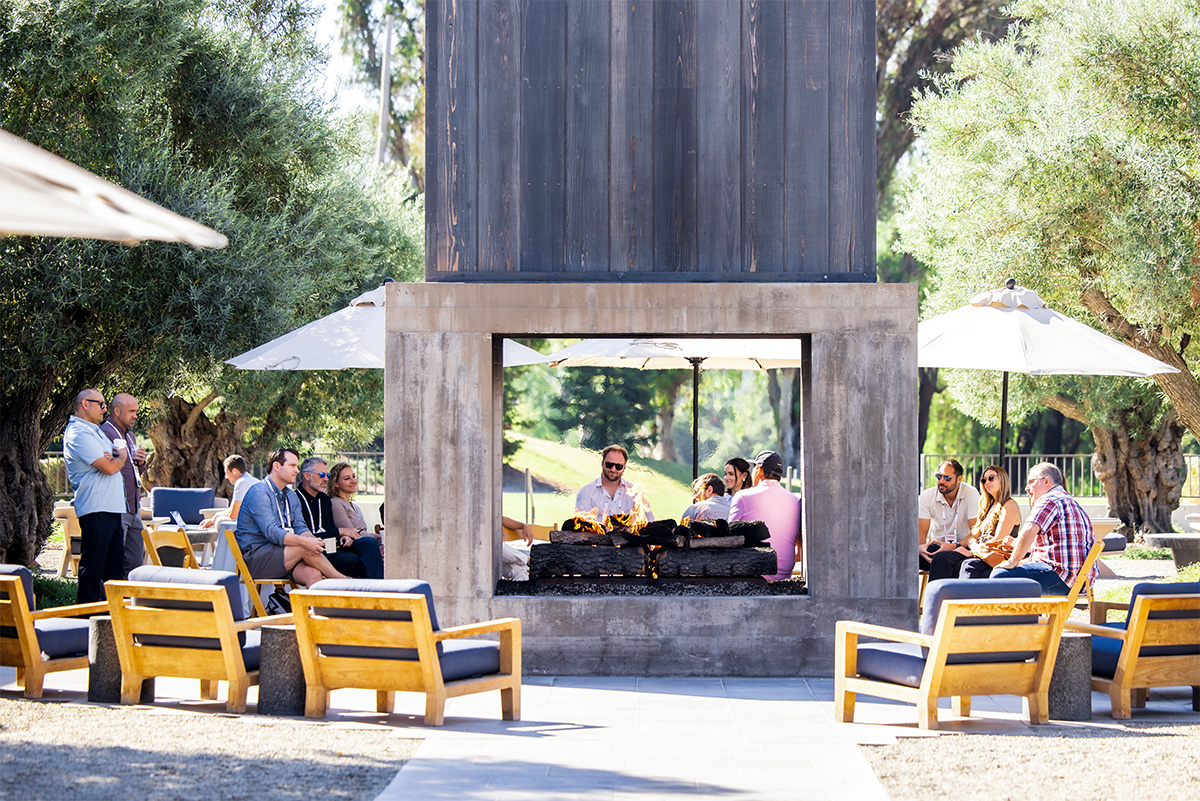 Ojai-Farmhouse-Center-Courtyard-003